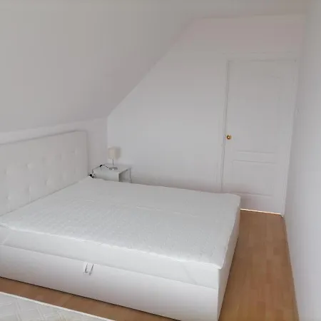 Mesgye Semesterbostad